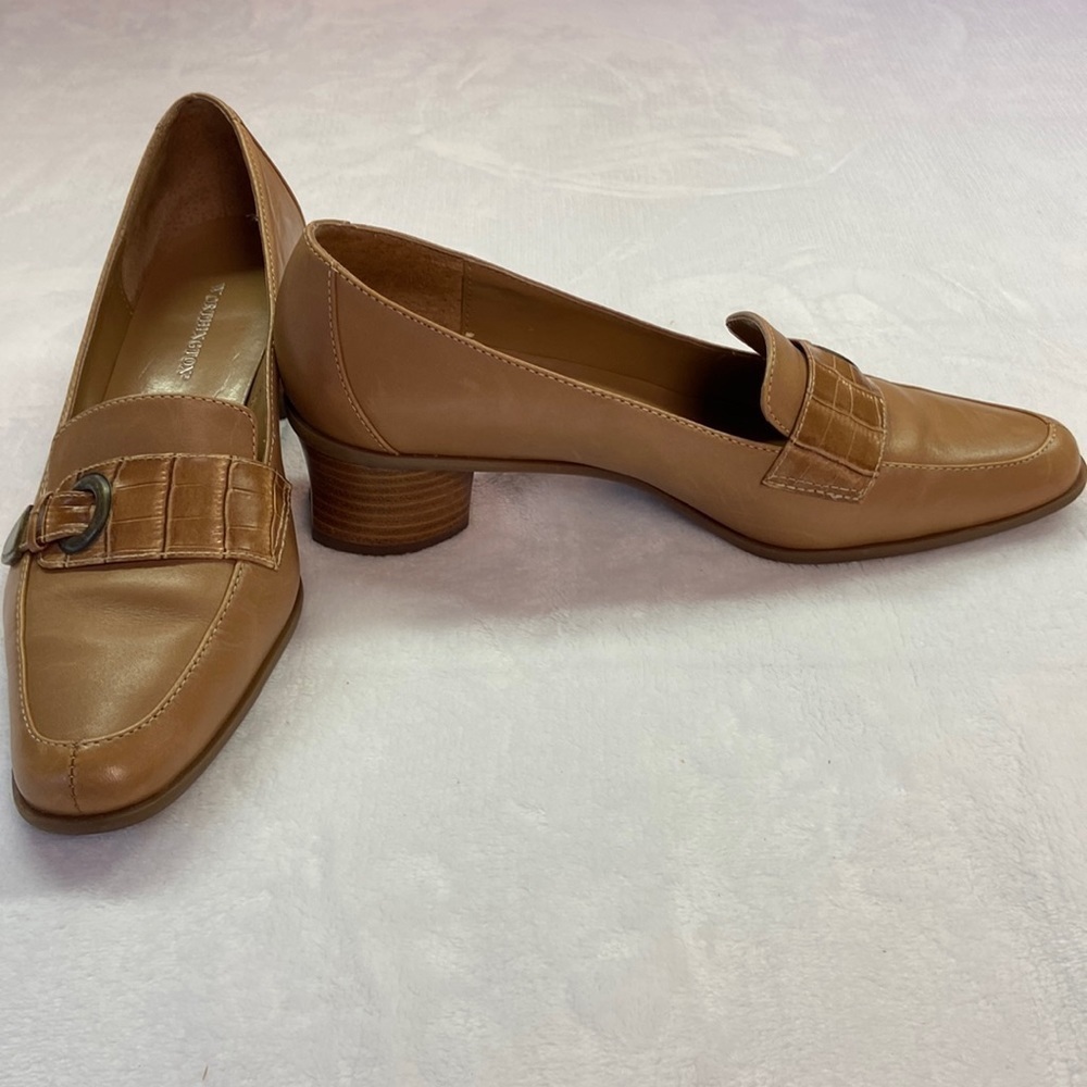Worthington Camel Leather Loafers w/1.5” Semi-around Heel. Preowned Size 6